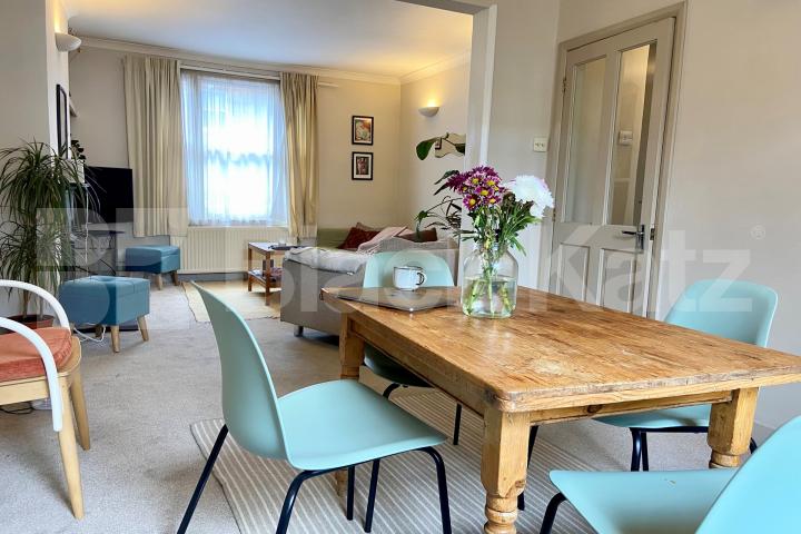 Bright & airy, offering approximately 1050 Sq. Ft.of living & entertaining space Henshaw Street, Elephant and Castle